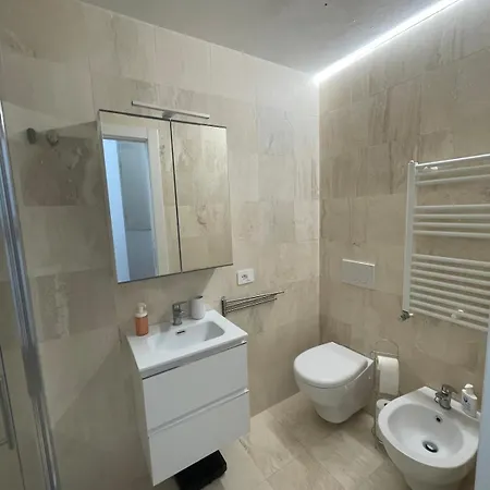 Pignattello Nel Cuore Di Appartamento